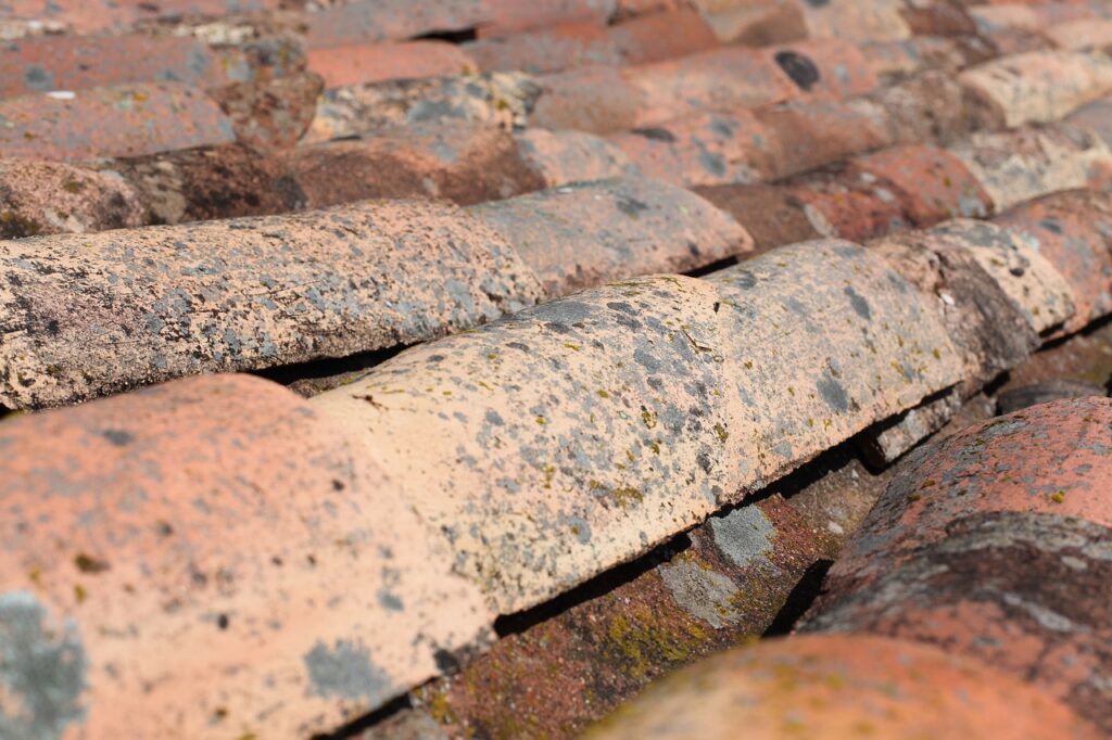 Effective Ways to Repair a Leaking Roof beneath the Shingles